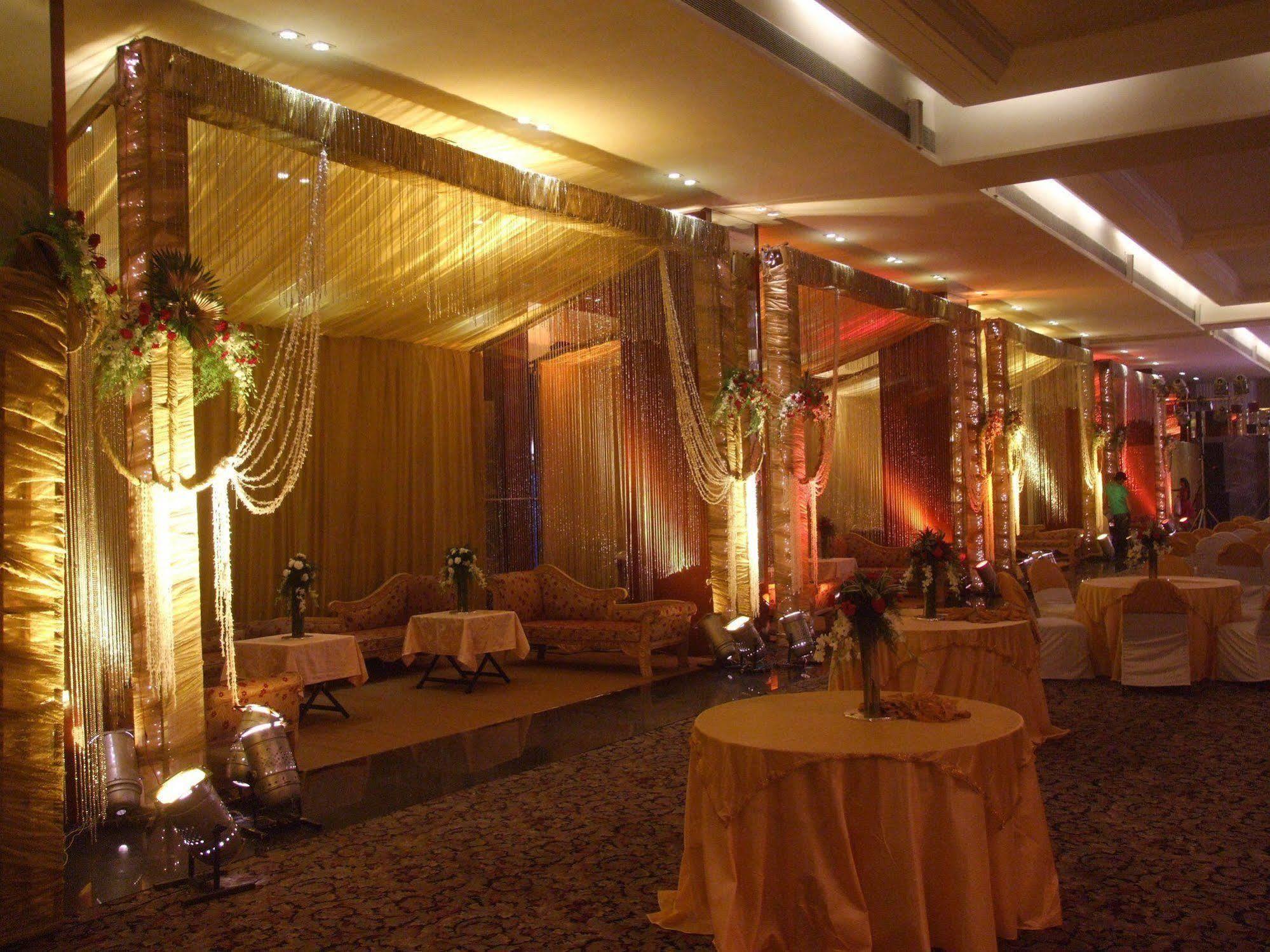 Hotel Centre Point Nagpur Esterno foto